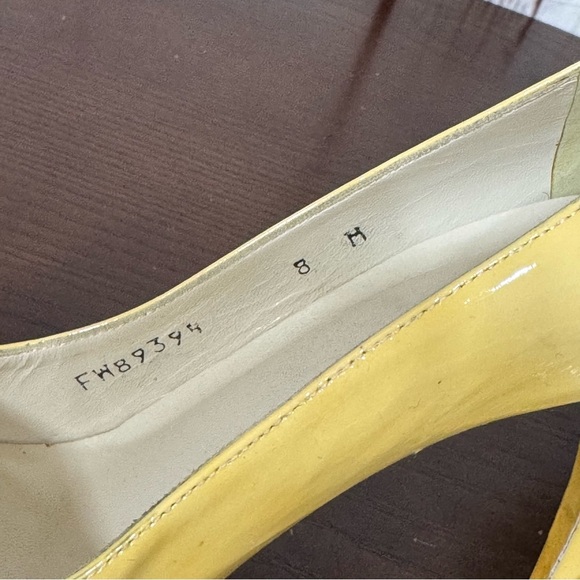 STUART WEITZMAN Yellow Patent Leather Peep-Toe 4” Heels Size 8 GUC - Picture 13 of 16